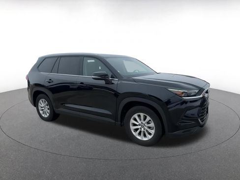 Used 2025 Toyota Grand Highlander FWD image 2