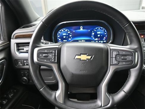 Used 2023 Chevrolet Suburban Premier image 8