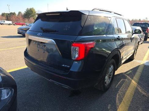 Used 2022 Ford Explorer XLT w/ Equipment Group 202A image 3