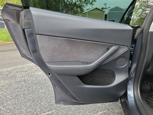 Used 2022 Tesla Model Y Performance AWD/4WD image 22