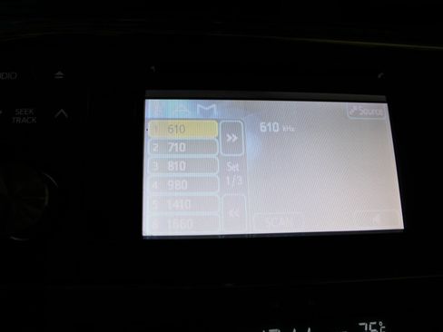 Used 2013 Toyota Avalon XLE Premium FWD image 18