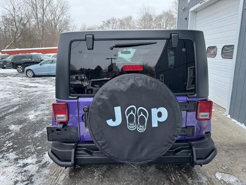 Used 2016 Jeep Wrangler Unlimited Sahara image 5