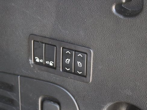 Used 2020 Cadillac Escalade Platinum w/ Escalade Sport Edition image 31