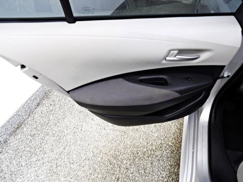 Used 2020 Toyota Corolla LE image 9