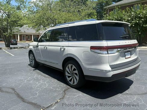 Used 2022 Lincoln Navigator Reserve AWD/4WD image 7
