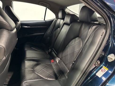 Used 2018 Toyota Camry XLE image 32