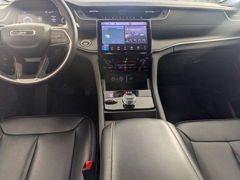 Used 2025 Jeep Grand Cherokee Limited AWD/4WD image 24