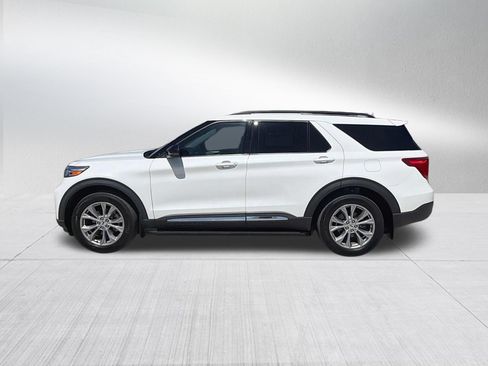 Certified 2024 Ford Explorer XLT w/ Equipment Group 202A AWD/4WD image 11