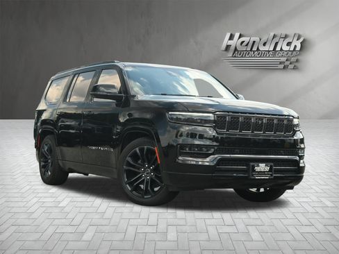 Used 2022 Jeep Grand Wagoneer Series II AWD/4WD image 2