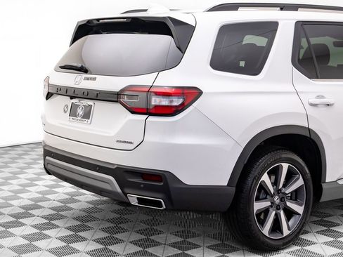 Certified 2025 Honda Pilot Touring image 39