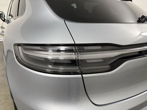 Certified 2024 Porsche Macan AWD/4WD image 17