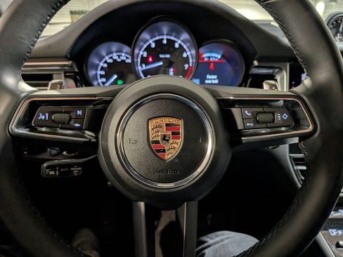 Certified 2025 Porsche Macan image 30