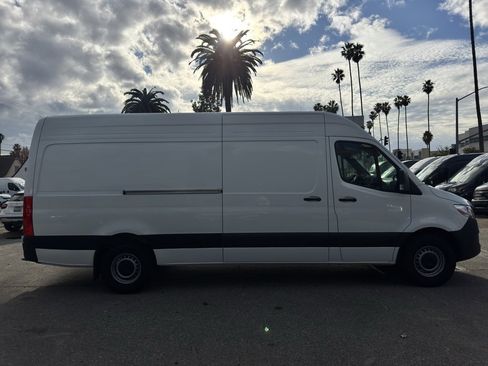 Used 2024 Mercedes-Benz Sprinter 2500 image 4