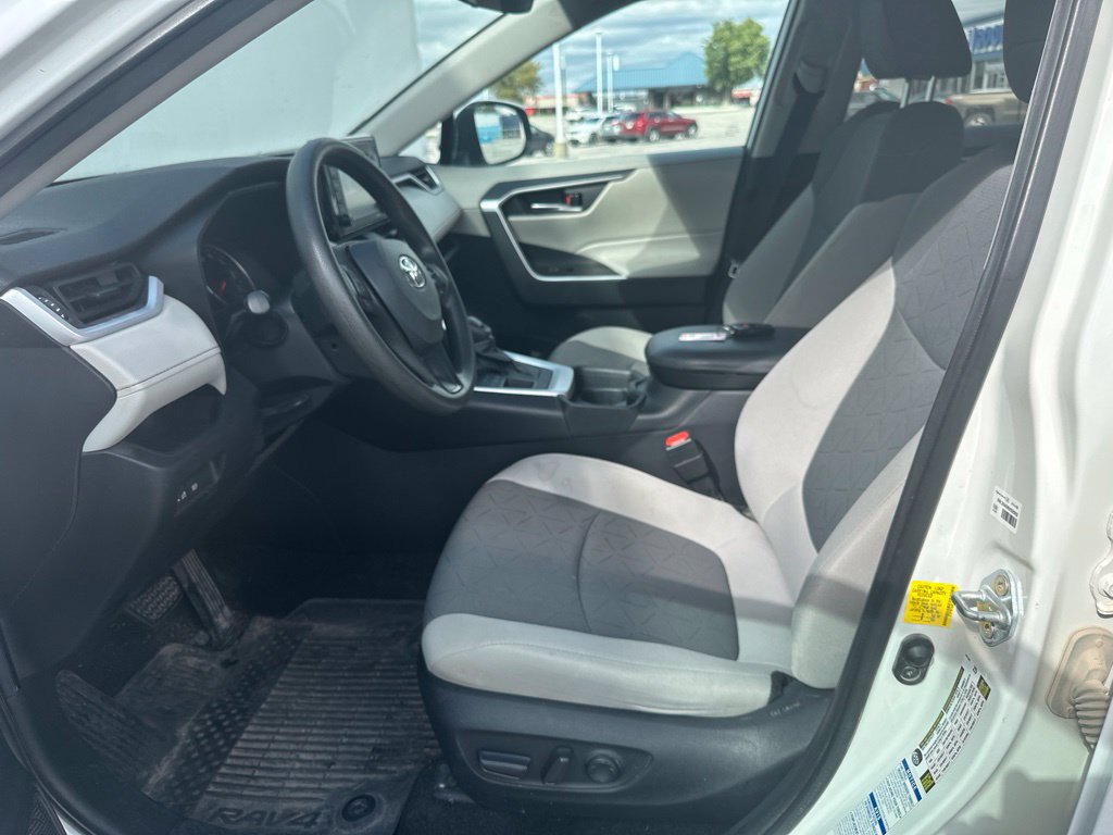 Used 2021 Toyota RAV4 XLE w/ Carpet Mat Package (TMS) AWD/4WD image 14