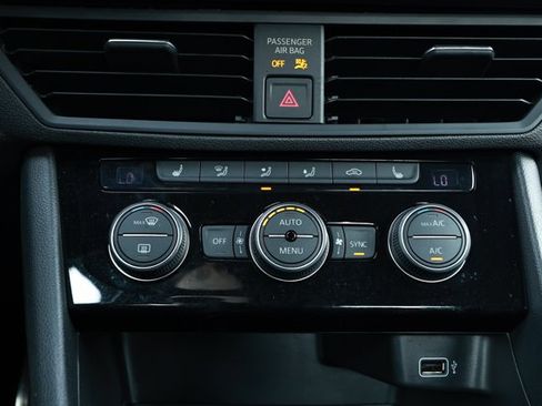 Used 2019 Volkswagen Jetta GLI FWD image 18