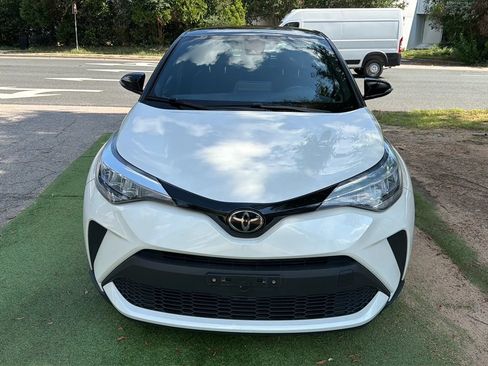 Used 2020 Toyota C-HR XLE FWD image 2