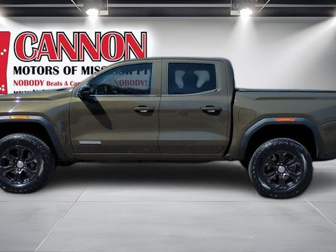 Used 2024 GMC Canyon Elevation w/ Elevation Premium Package RWD image 8