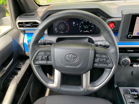 Used 2025 Toyota Tacoma TRD Sport AWD/4WD image 12