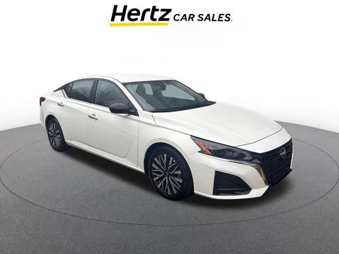 Used 2025 Nissan Altima 2.5 SV image 1