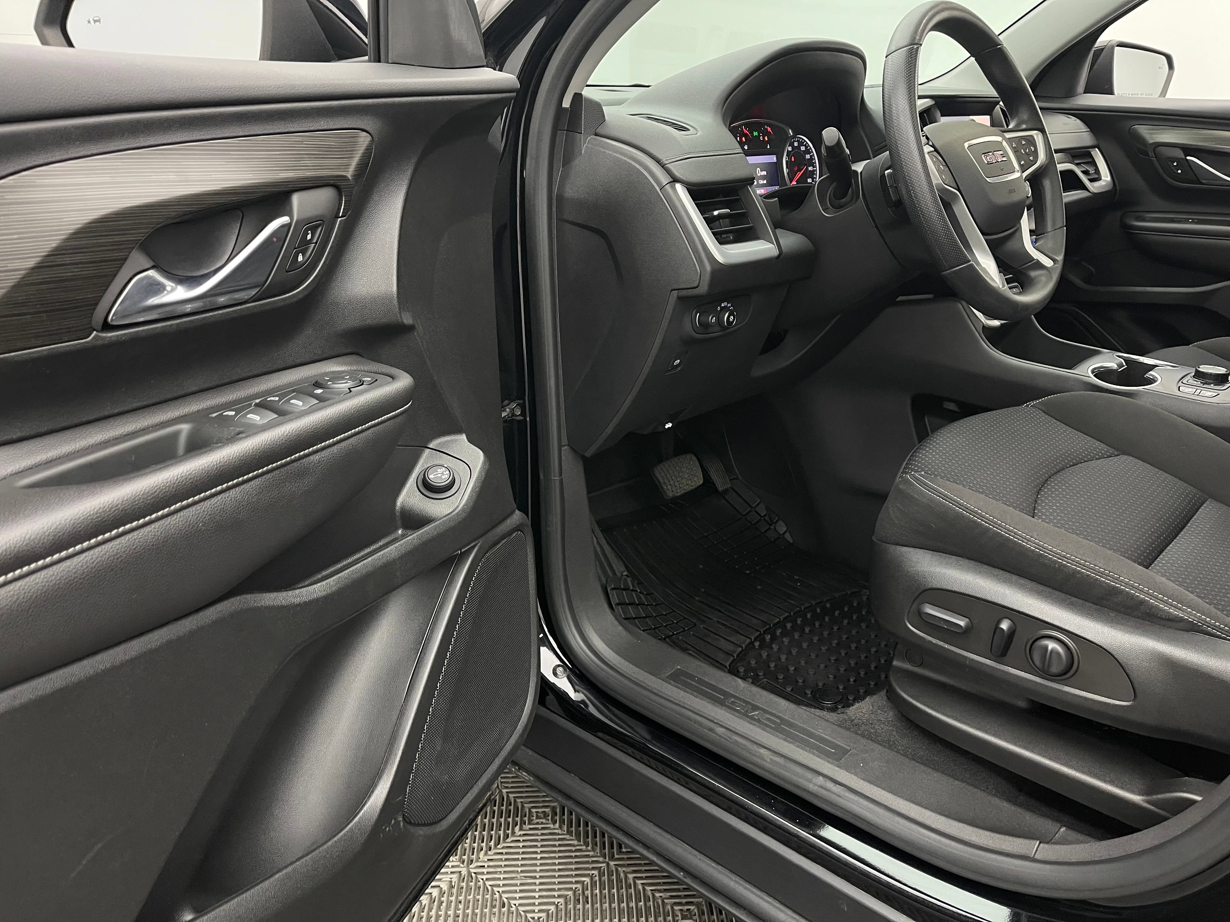 Used 2022 GMC Terrain SLE w/ Driver Convenience Package FWD image 16