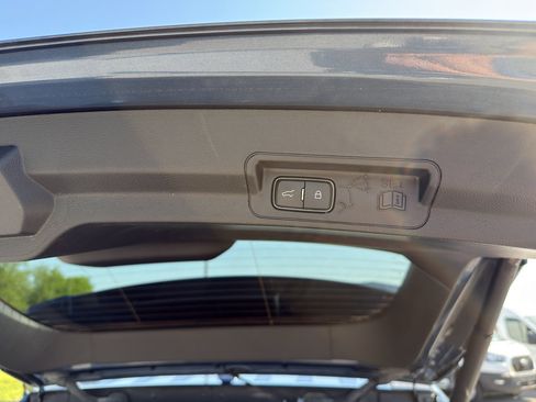 Used 2020 Ford Explorer XLT RWD image 23