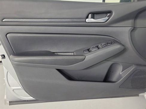 Used 2024 Nissan Altima 2.5 SV image 16