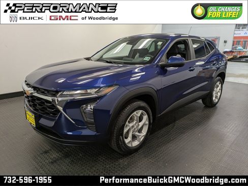 Used 2024 Chevrolet Trax LS w/ LS Convenience Package image 1