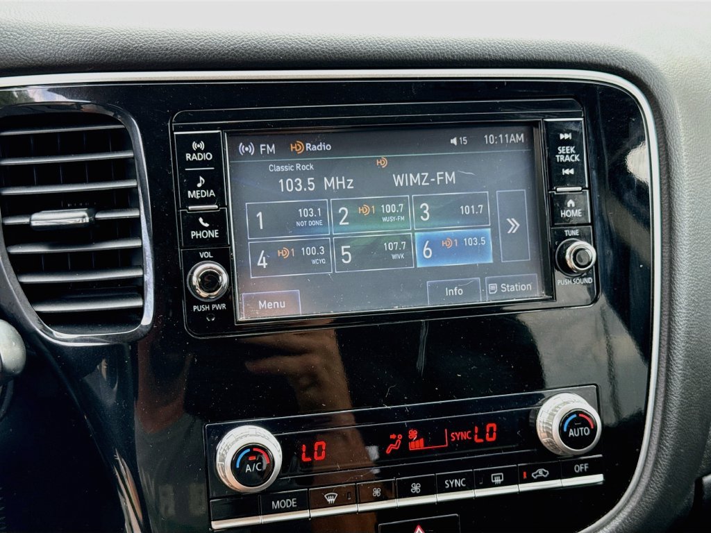 Used 2020 Mitsubishi Outlander ES FWD image 15