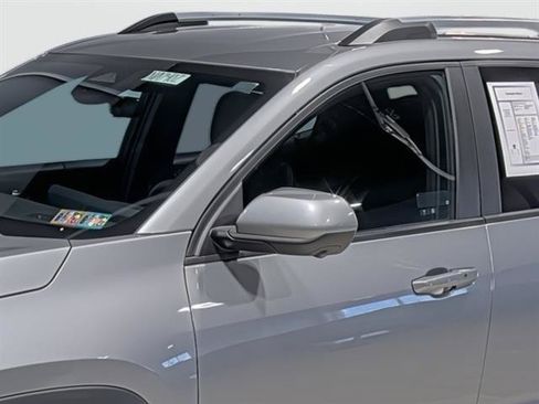 Used 2025 Chevrolet Equinox LT w/ Convenience Package II AWD/4WD image 8