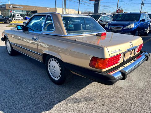 Used 1987 Mercedes-Benz 560 SL image 3