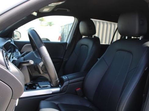 Used 2022 Mercedes-Benz GLB 250 image 33