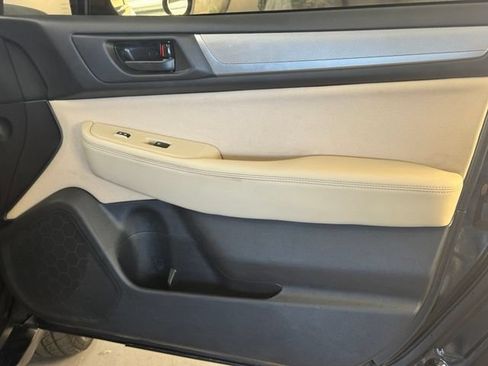 Used 2019 Subaru Outback 2.5i AWD/4WD image 26