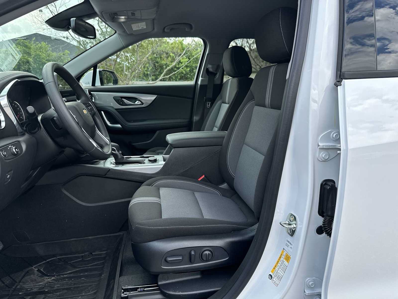New 2026 Chevrolet Blazer LT w/ Convenience Package FWD image 2