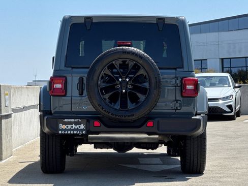 Used 2025 Jeep Wrangler Unlimited Sahara AWD/4WD image 5