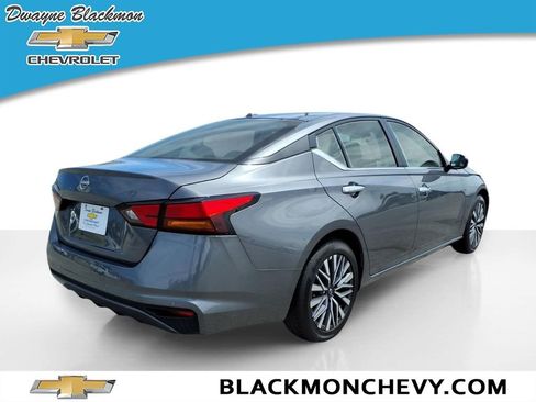 Used 2025 Nissan Altima 2.5 SV FWD image 3