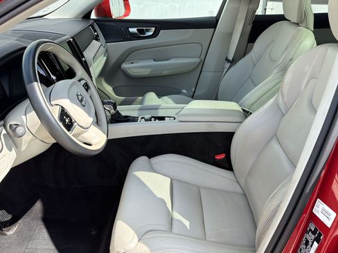 Used 2021 Volvo XC60 T5 Inscription FWD image 5