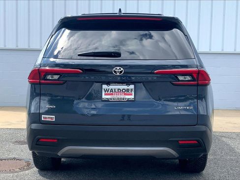 Used 2024 Toyota Grand Highlander AWD image 5