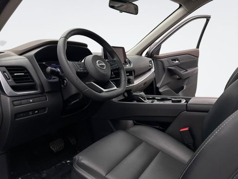 Used 2023 Nissan Rogue SV w/ SV Premium B Package image 10