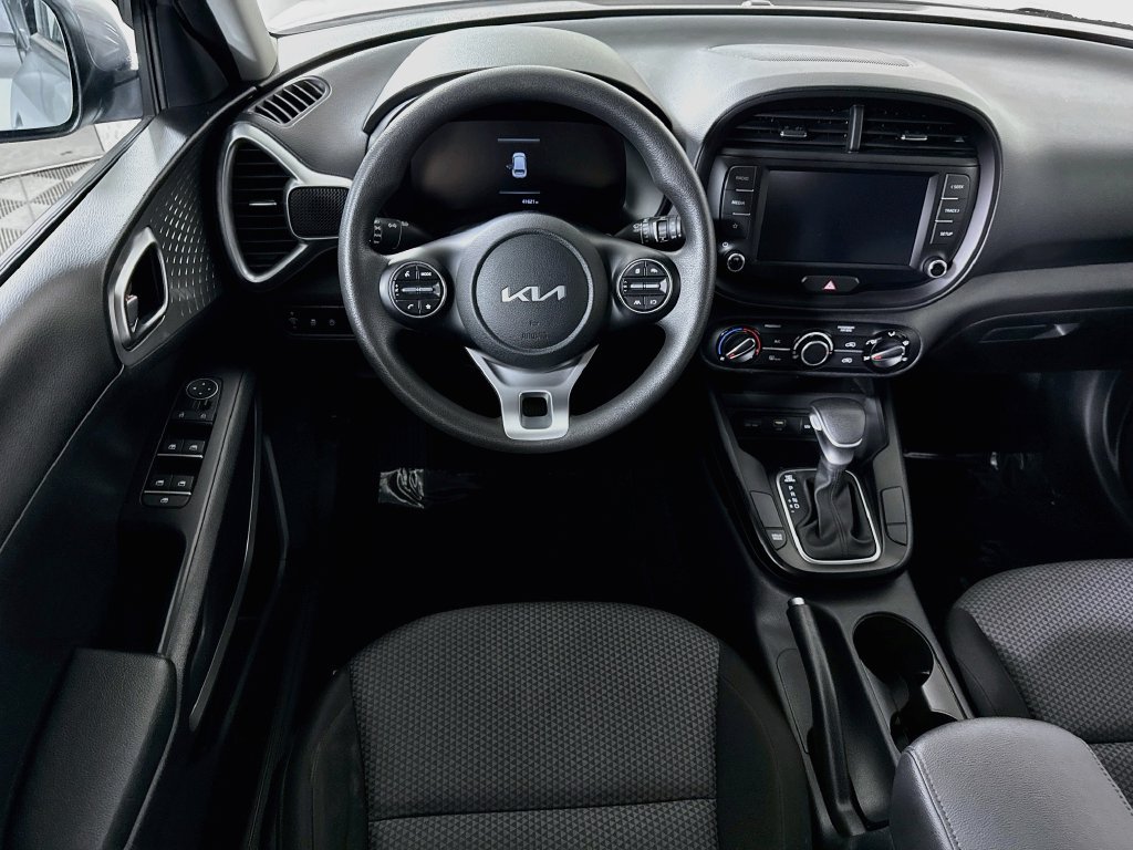 Used 2023 Kia Soul LX FWD image 4