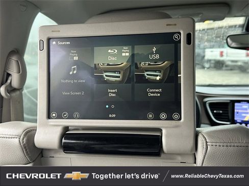 Used 2017 Chrysler Pacifica Touring-L Plus image 29