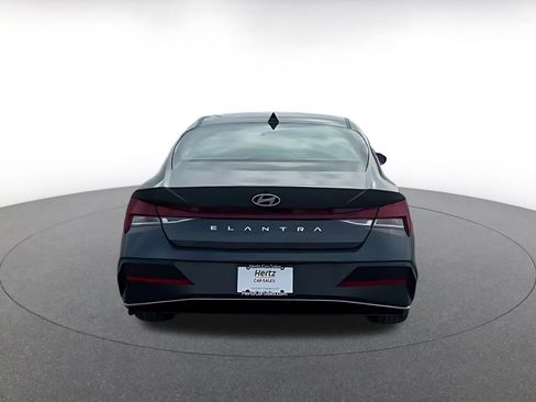 Used 2025 Hyundai Elantra SEL image 12