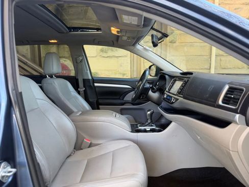 Used 2016 Toyota Highlander XLE image 18