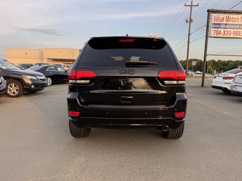 Used 2018 Jeep Grand Cherokee Altitude RWD image 5