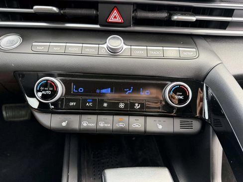 Used 2023 Hyundai Elantra SEL w/ Convenience Package FWD image 24