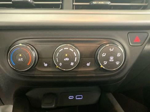 Used 2024 Chevrolet Trax LS w/ LS Convenience Package FWD image 40