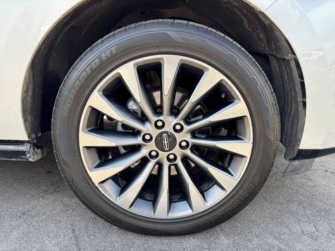 Used 2018 Lincoln Navigator Select AWD/4WD image 36