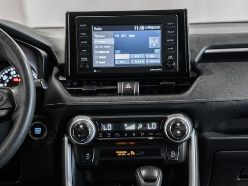 Used 2022 Toyota RAV4 XLE AWD/4WD image 17
