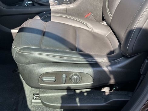Certified 2023 Chevrolet Traverse LT FWD image 17