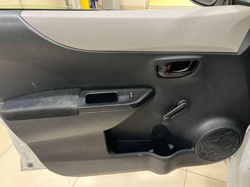 Used 2012 Toyota Yaris L FWD image 11