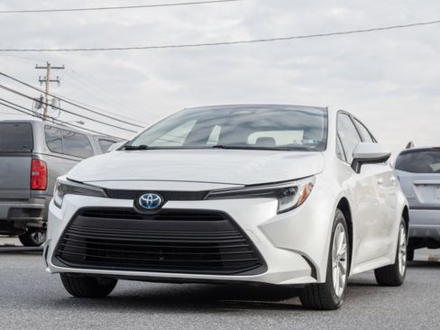 Used 2024 Toyota Corolla LE image 6